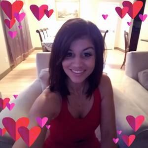 Meet your Posher, Larissa